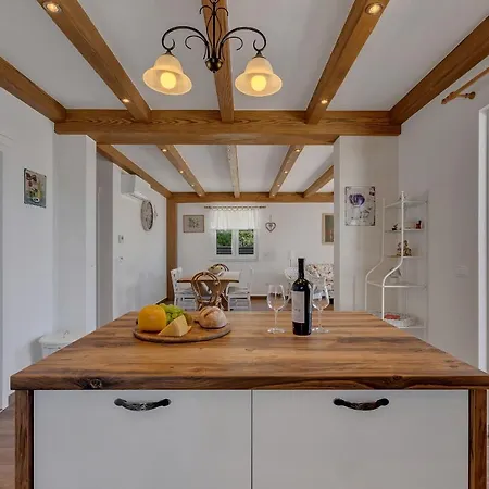 New! Milan's House With Pool, Mediterranean Willa *