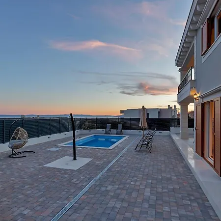 Milan's House With Pool, Mediterranean * ماكارسكا