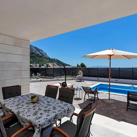 New! Milan's House With Pool, Mediterranean Willa