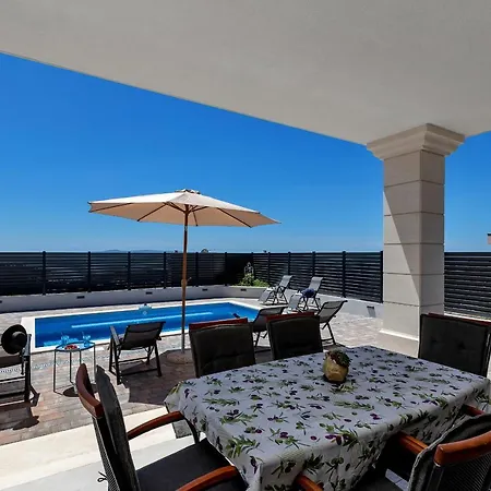 Milan's House With Pool, Mediterranean