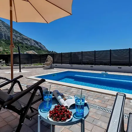 New! Milan's House With Pool, Mediterranean