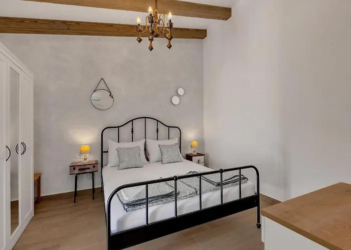 New! Milan's House With Pool, Mediterranean Willa *