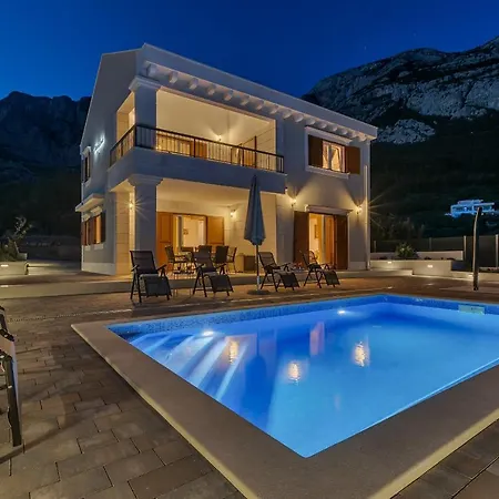New! Milan's House With Pool, Mediterranean *